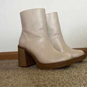 Universal Thread Olly Platform Boots